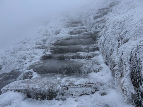 Eira newydd ym Mwlch Glas